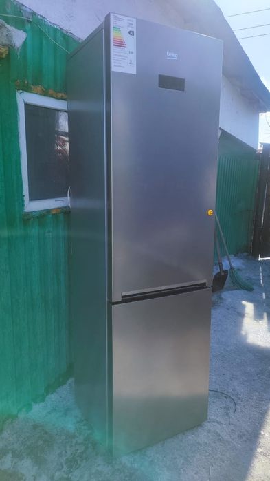 Холодильник двухкамерный Беко ноуфрост