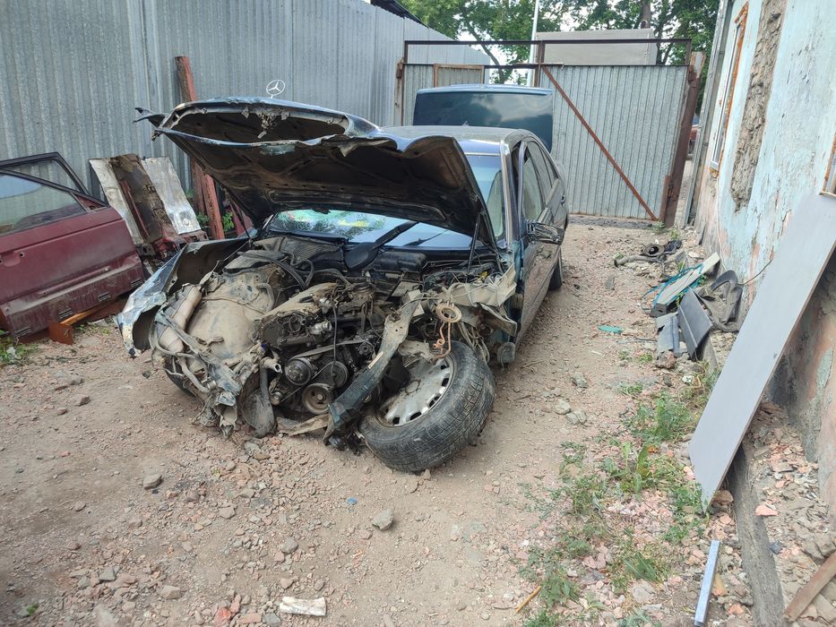 По запчастям продаётся МЕРСЕДЕС W210 E200