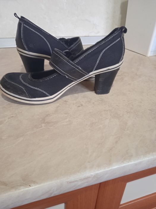 Спортно-елегантни обувки 39 номер