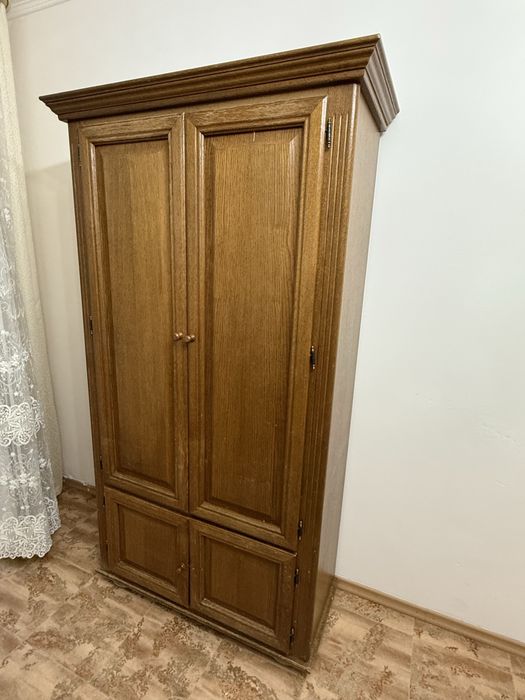 Отдам шкаф двухдверный