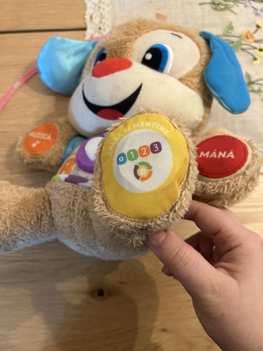 Catelus vorbitor Fisher Price in limba romana