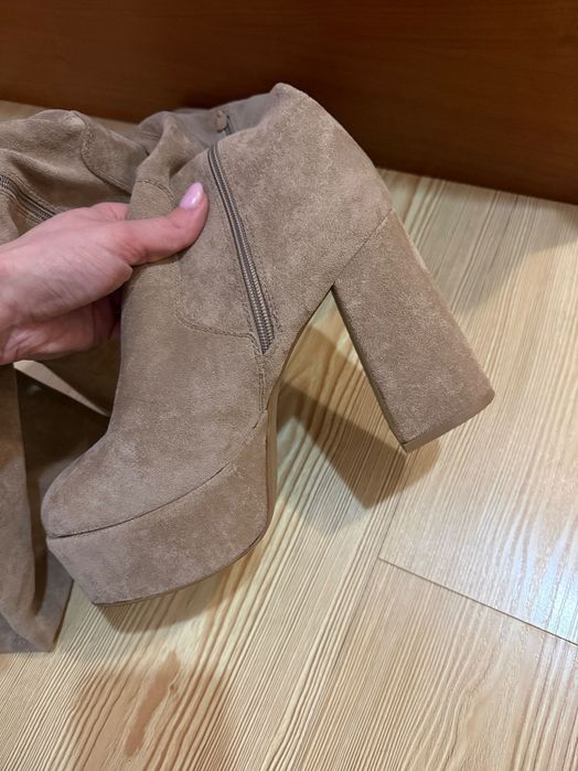 Дамски чизми на ток