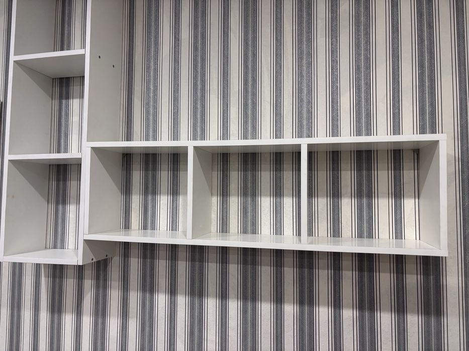 Полка белая настенная