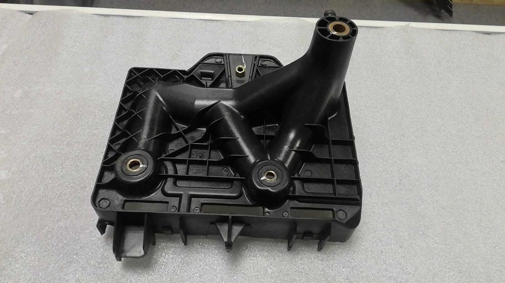 Площадка АКБ Volkswagen Polo, Skoda Rapid