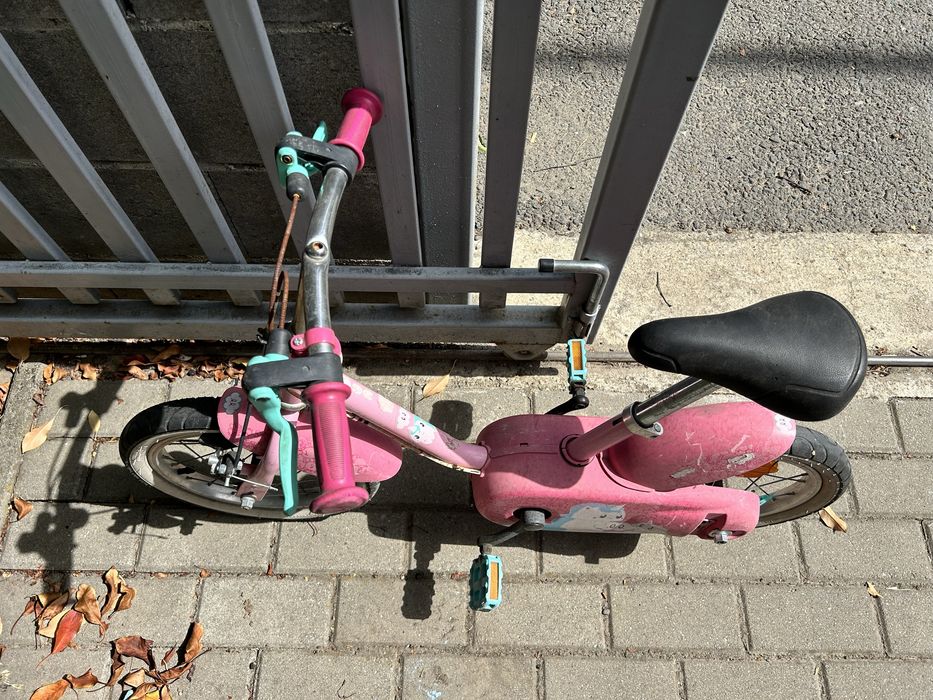 Bicicleta copiii 3-5 ani stare uzata cu tot cu roti ajutatoare
