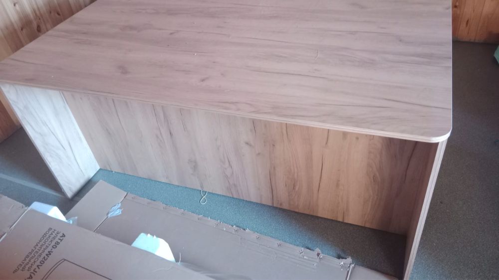 Продаю офистный стол