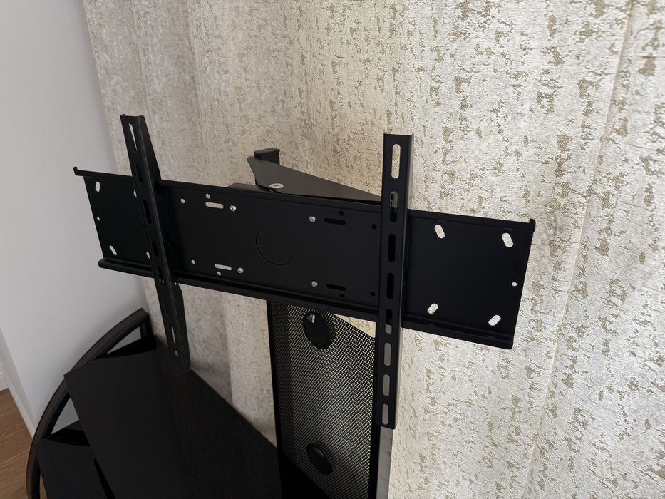 Телевизионная стойка с креплением