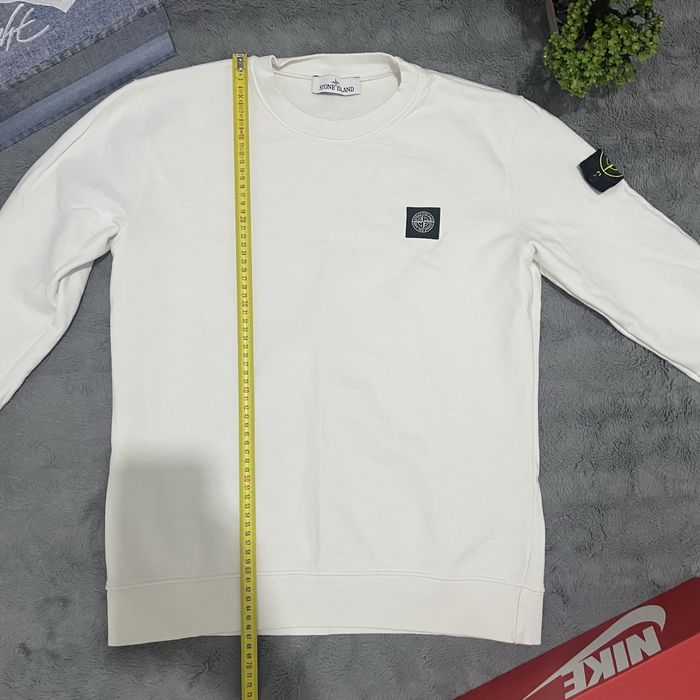 Bluza Stone Island Albă – Mărimea L – Stil Premium & Confort