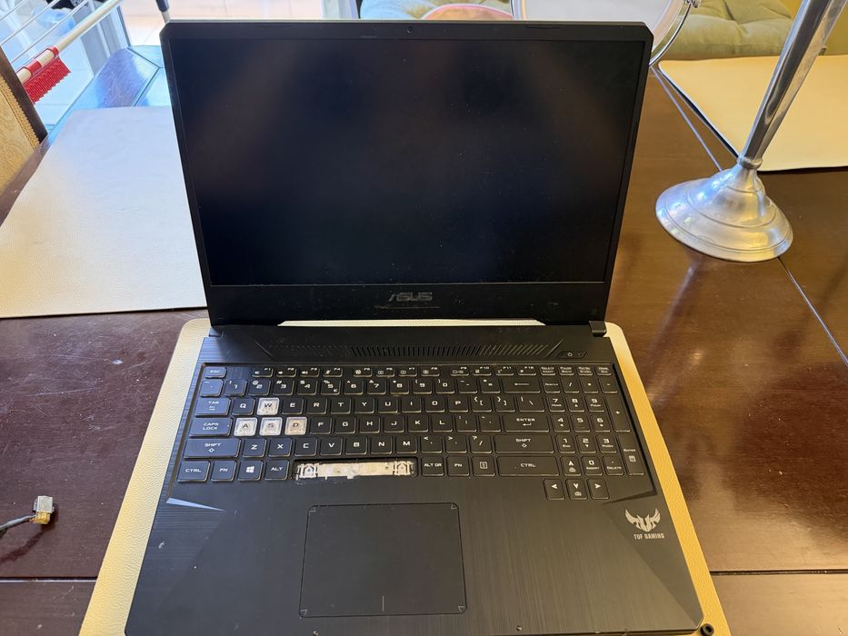 Laptop Gaming ASUS FX505D - Defect, nu incarca.