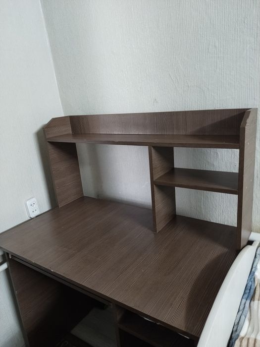Продам стол компьютерный
