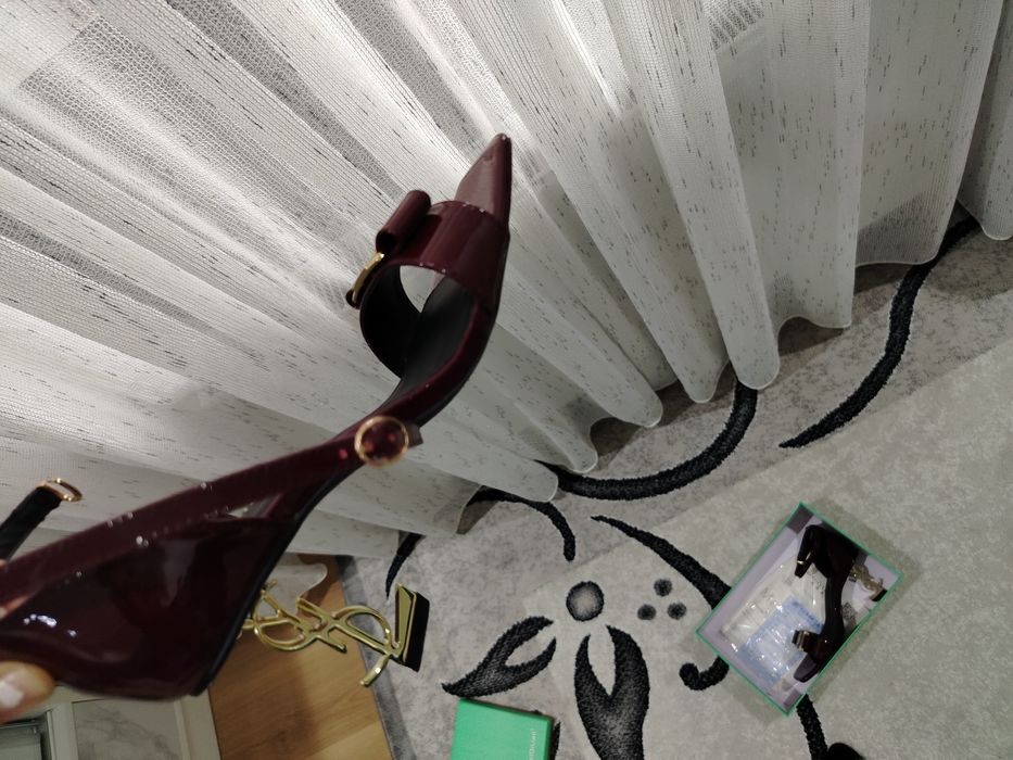 Босоножка сотилади