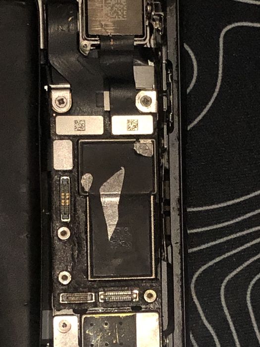 iPhone 11 без дисплея, рабочий.