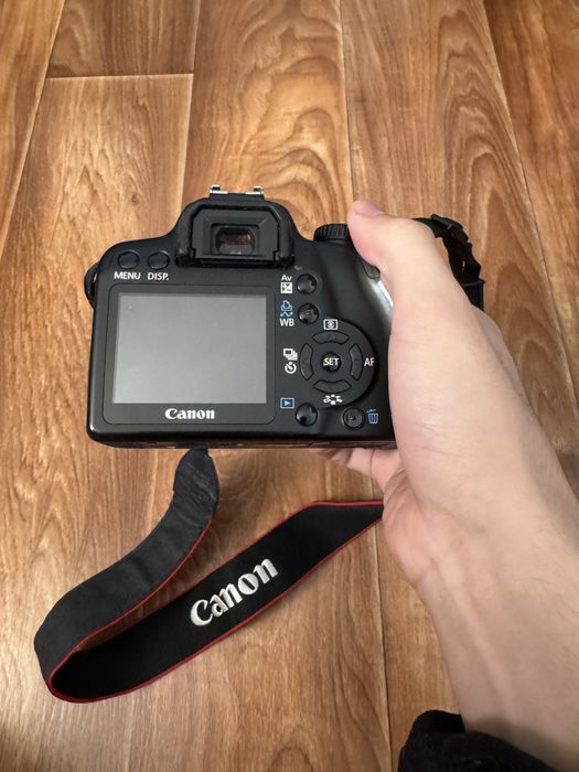 Продам камеру CANON EOS 1000D