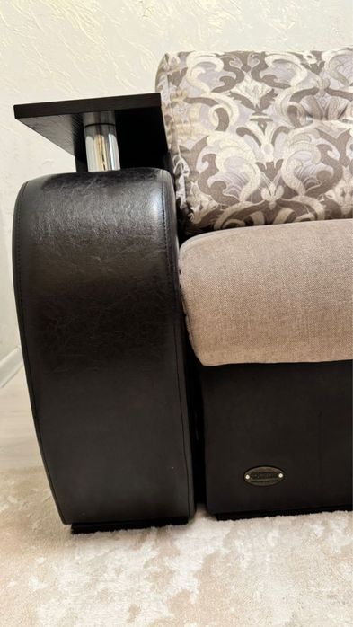 Диван серый в хорошем состоянии