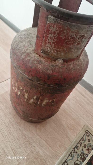 Газовые баллоны в хорошем состоянии две штуки продаем из за ненадобнос