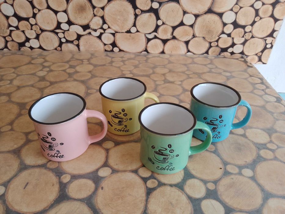 Продавам порцеланови чашки за кафе / вместимост 150мл. /-4 цвята.