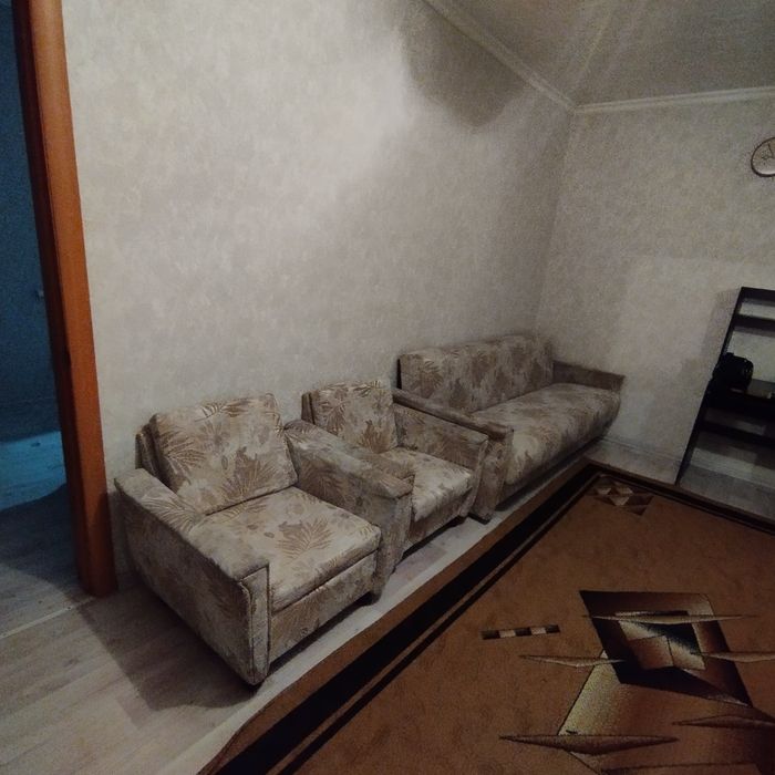 Продам диваны и два кресла
