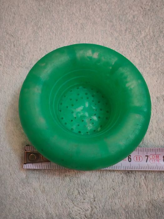 Поилки, хранилки и др за пойни птици, зоо магазини.