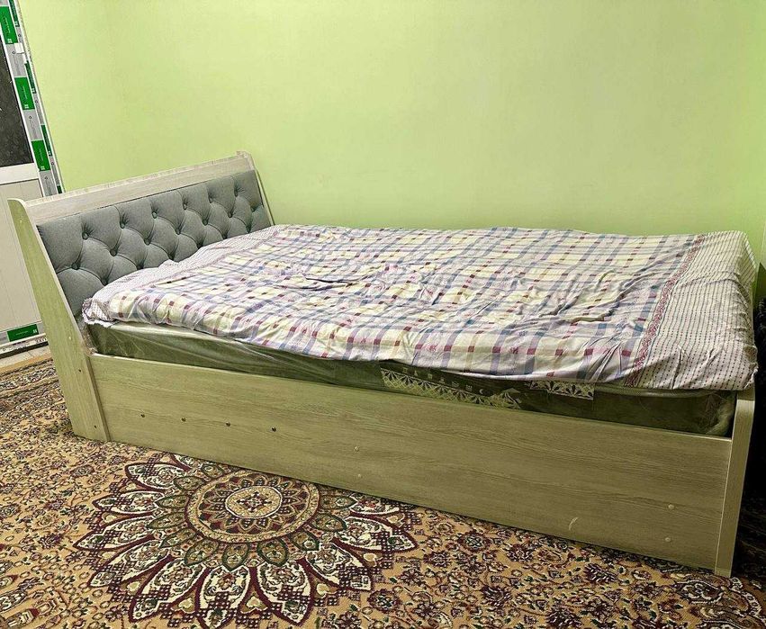 продам кровать полтарашку с матрасом, б/у,