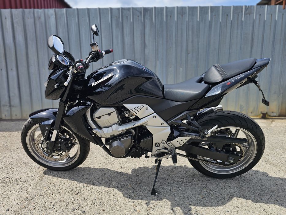 Kawasaki Z750 cu ABS, 2007,34500km, evacuare Mivv, accesorii Rizoma, carnet service
