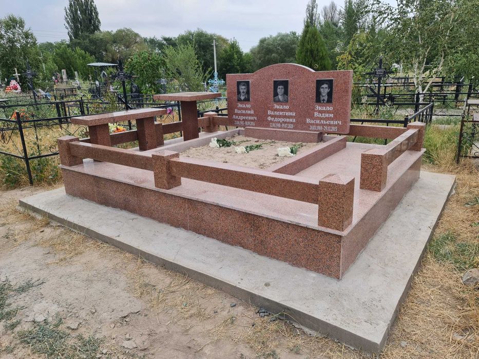 Облогораживание могил.