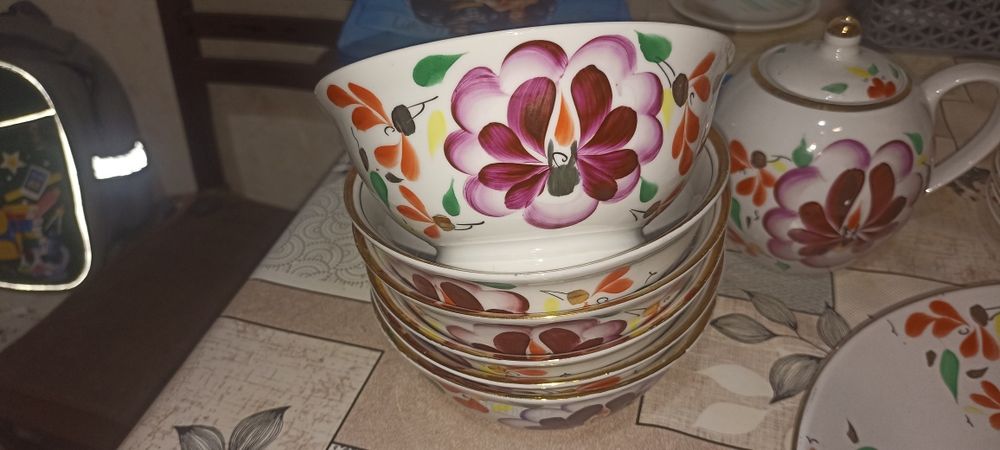 Продаётся советский комплект посуды