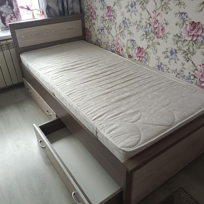 Кровать с артопичсеским матрасом