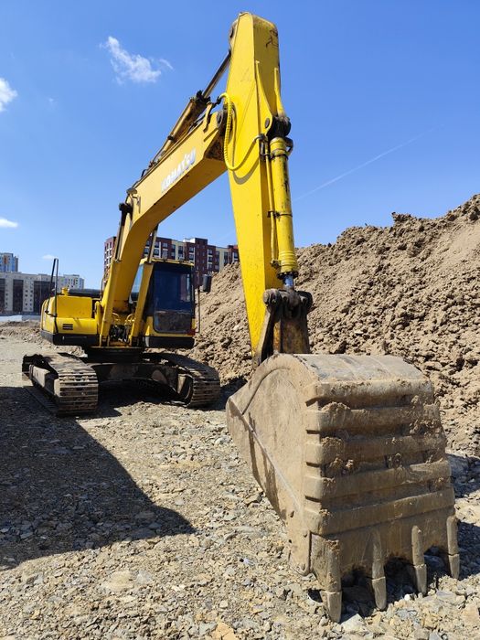 Экскаватор коматсу