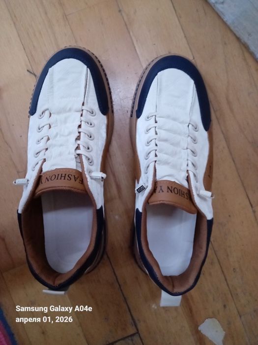 продам кроссовки новый 40 размер