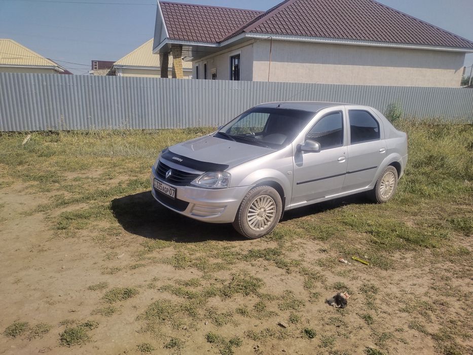 Автомобиль Рено Логан 1,2014г.в.продам