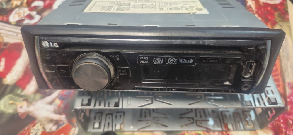 касетофони за кола LG и Сони