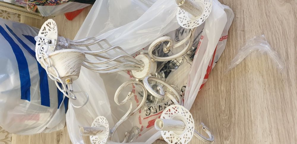 Продам люстру