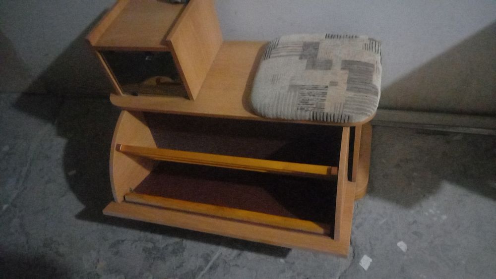 Тумбочка для телефонов  вайфая и для  обуви