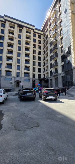 Продаётся квартира коробка. Улица Амира Тимура  1