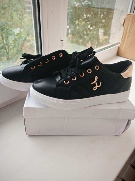 Кросовки чёрные новые