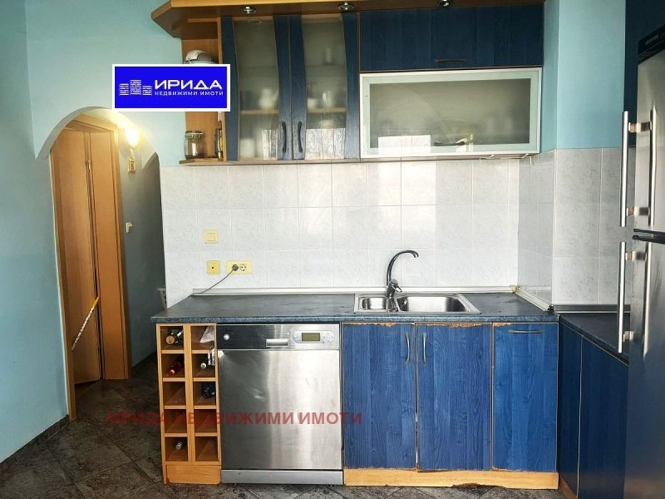 Тристаен апартамент в Бъкстон