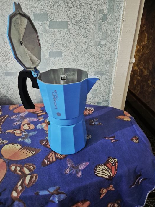 Кофеварка, гейзер, курка.