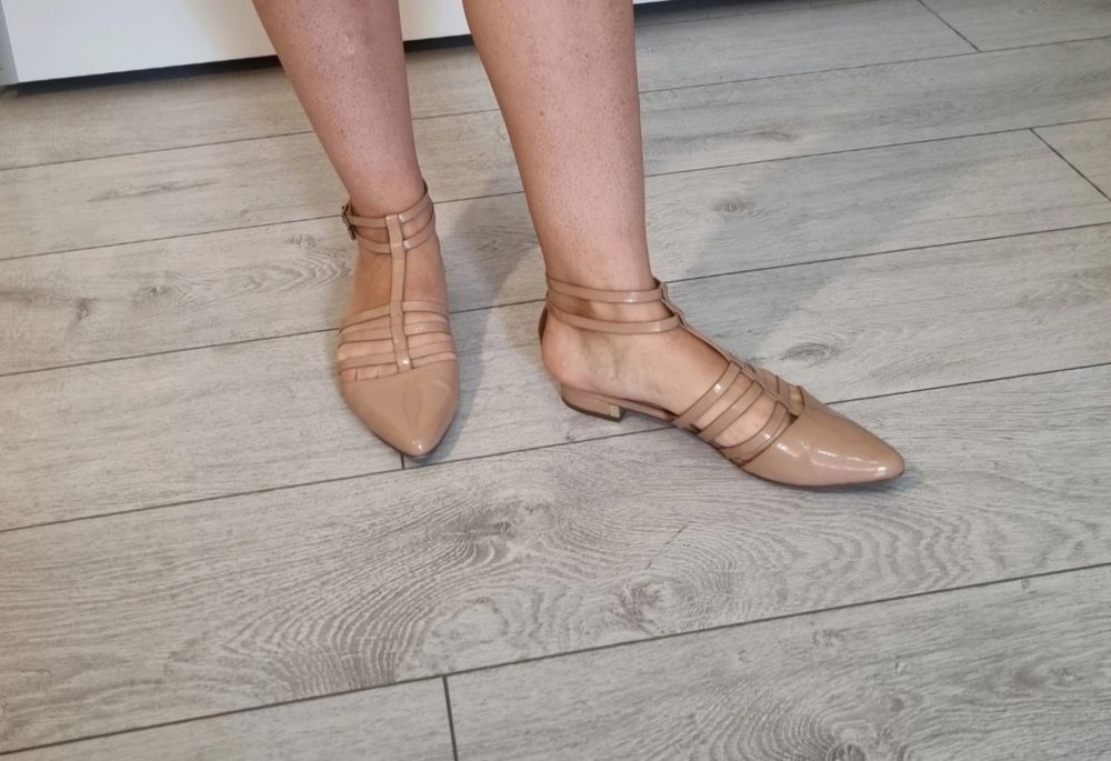 Sandale joase crem Asos