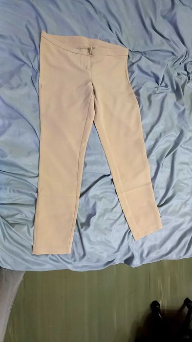 Pantaloni moderni de dama ,crem ,conici , mas. M 38-40