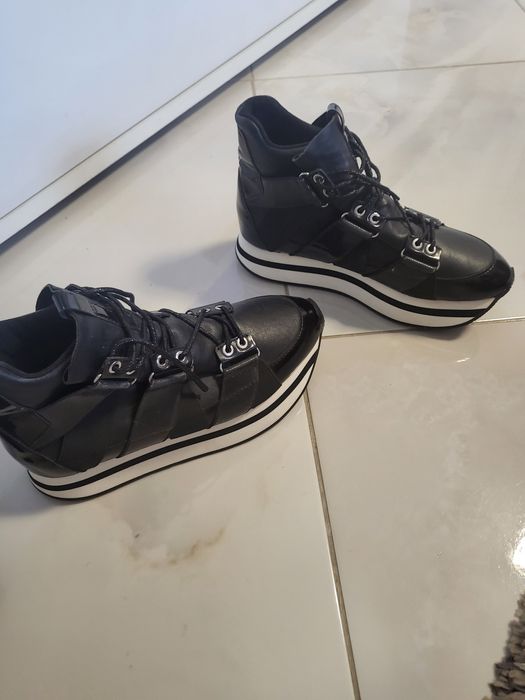 Маркови боти Armani