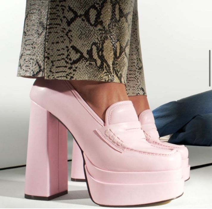 Високи обувки на ток