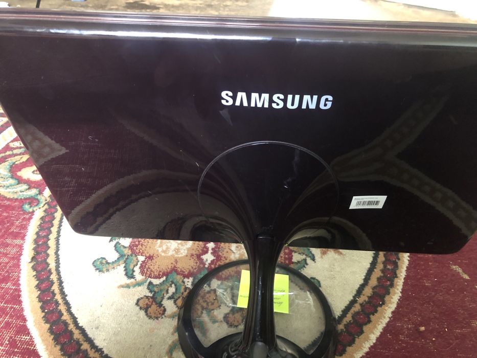 Монитор samsug для офиса и игри