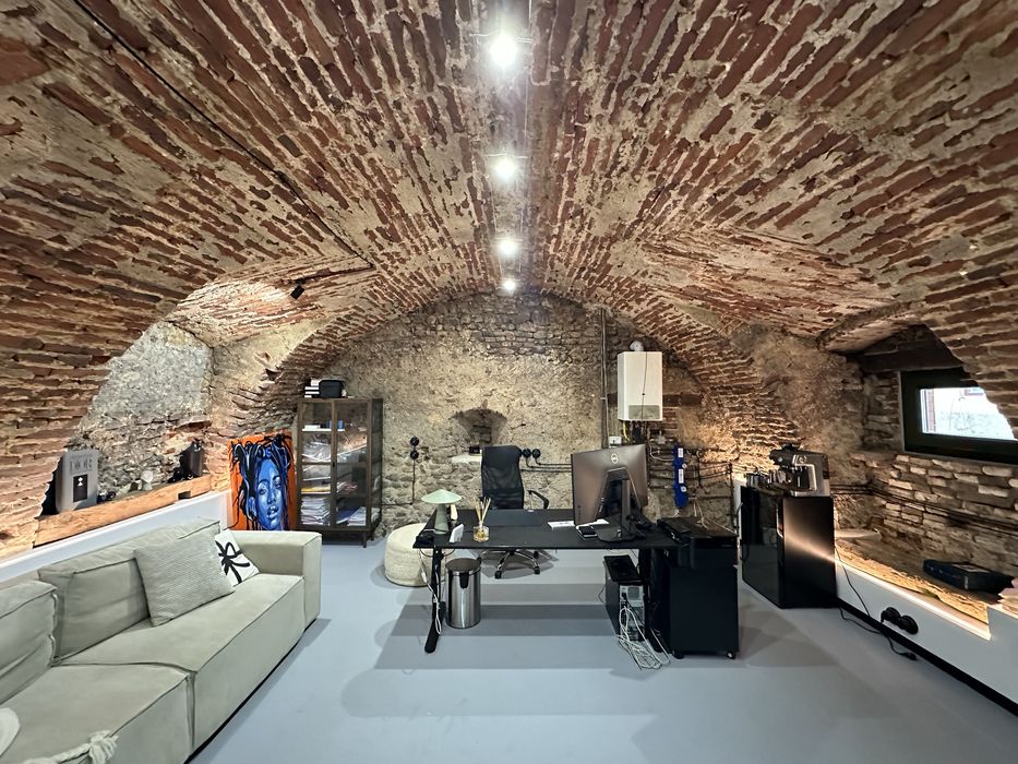 Inchiriez spatiu pentru birou.