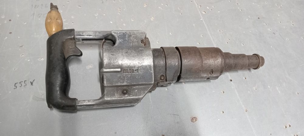 Монтажный пистолет