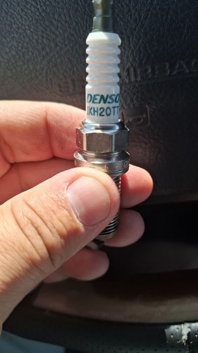 Продам свечи IKH20TT оригинал  б.у.