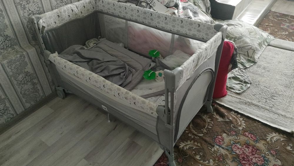 Продаётся манеж кровать