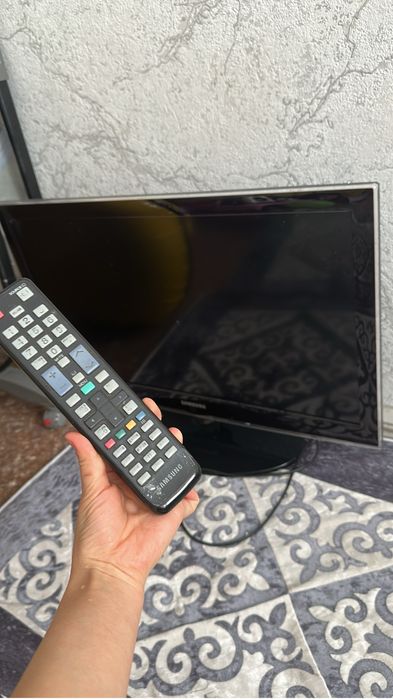 Телевизор Samsung (не Smart TV) с пультом — в рабочем состоянии
