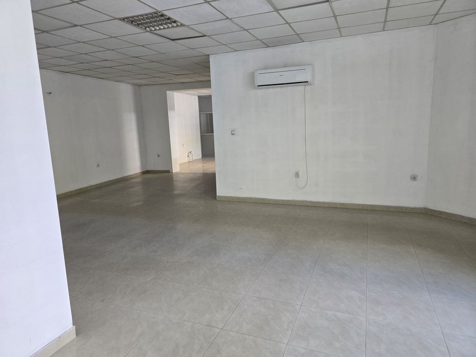 Дава се под наем Магазин в Левски - 160 кв.м за 450 € - Снимка #3