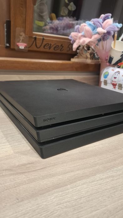 PlayStation 4 PRO 1TB +Два джойстика