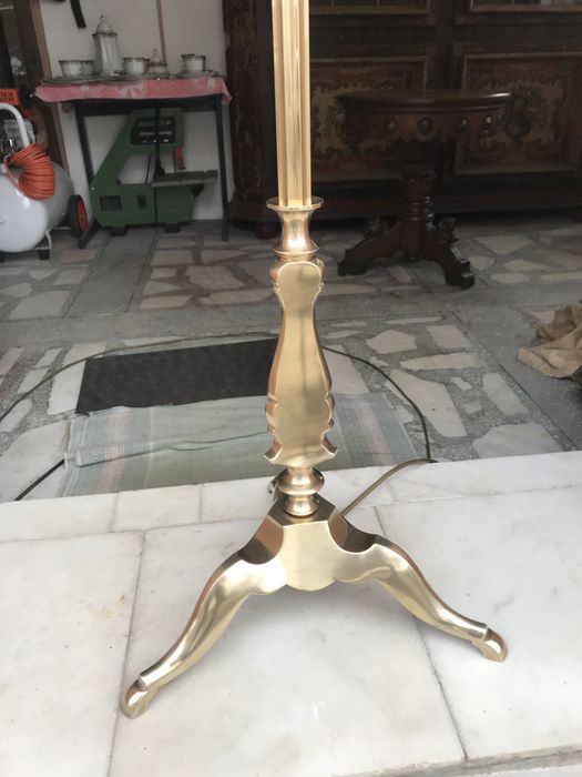 Lampā de podea din bronz